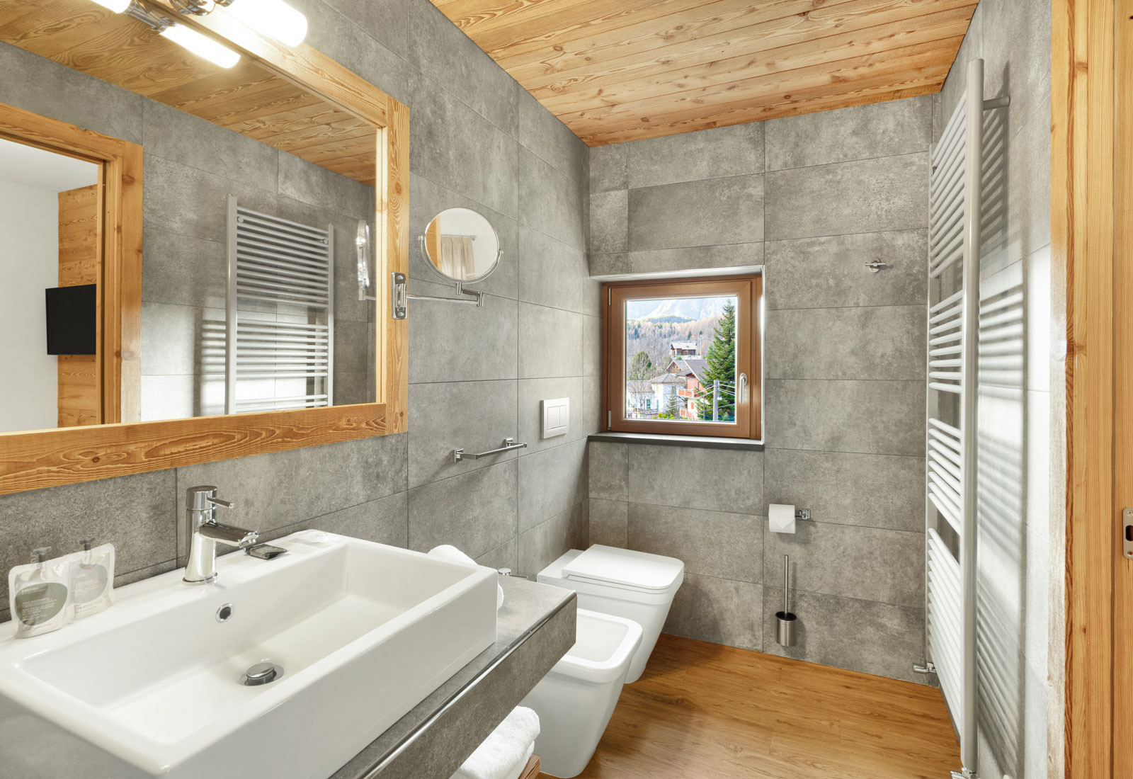 Bagno in pietra e legno