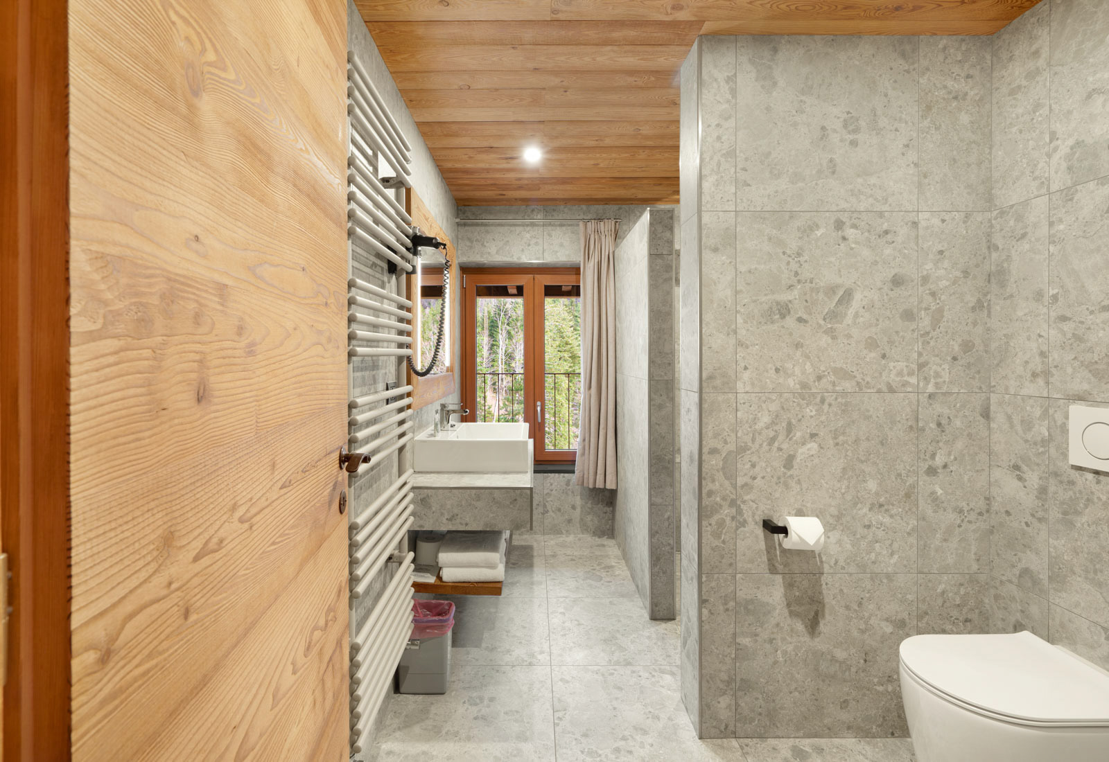 Bagno minimal con doccia