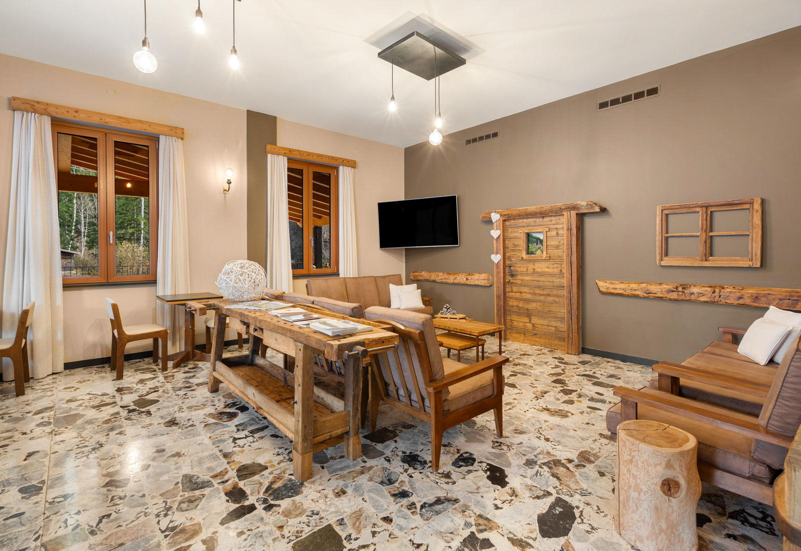 Sala relax in stile rustico